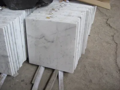 Chine Carrara bon marché/naturel/dalles de marbre blanc en pierre intérieur d'appartement/revêtement de sol design/murs/comptoir/carreaux/plaques d'escaliers